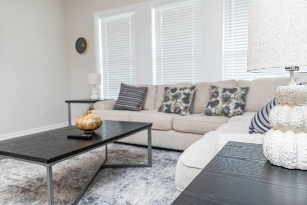 New Spacious 3 Bedroom Suite Garage Parking Free Wi-Fi Office Space And Patio View Duluth Exteriör bild