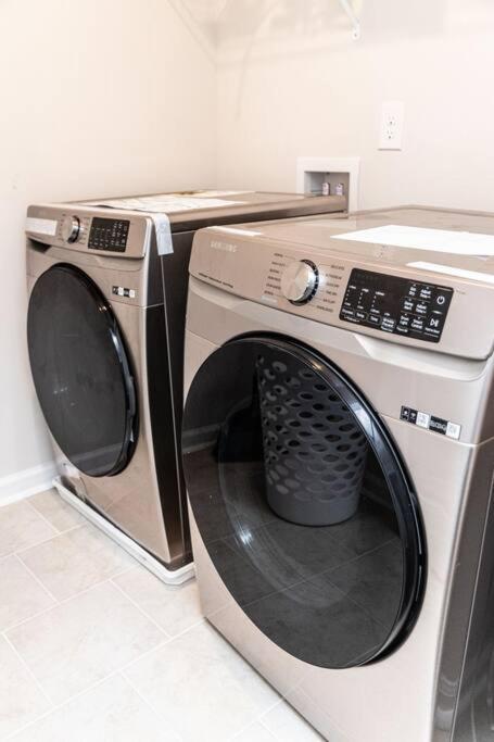New Spacious 3 Bedroom Suite Garage Parking Free Wi-Fi Office Space And Patio View Duluth Exteriör bild