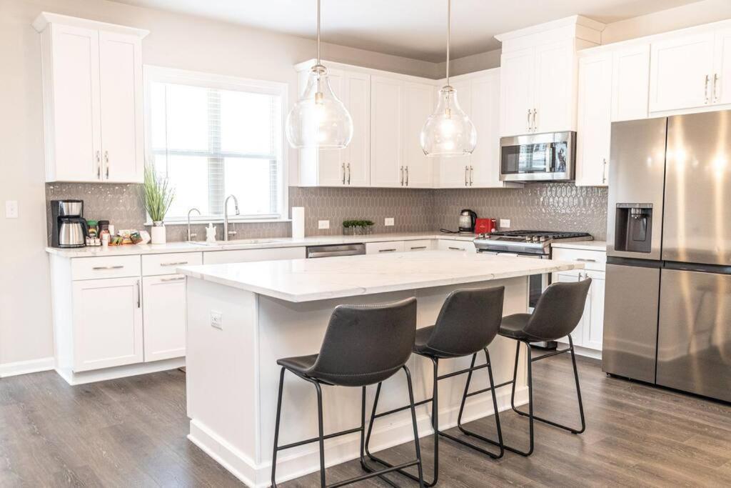 New Spacious 3 Bedroom Suite Garage Parking Free Wi-Fi Office Space And Patio View Duluth Exteriör bild