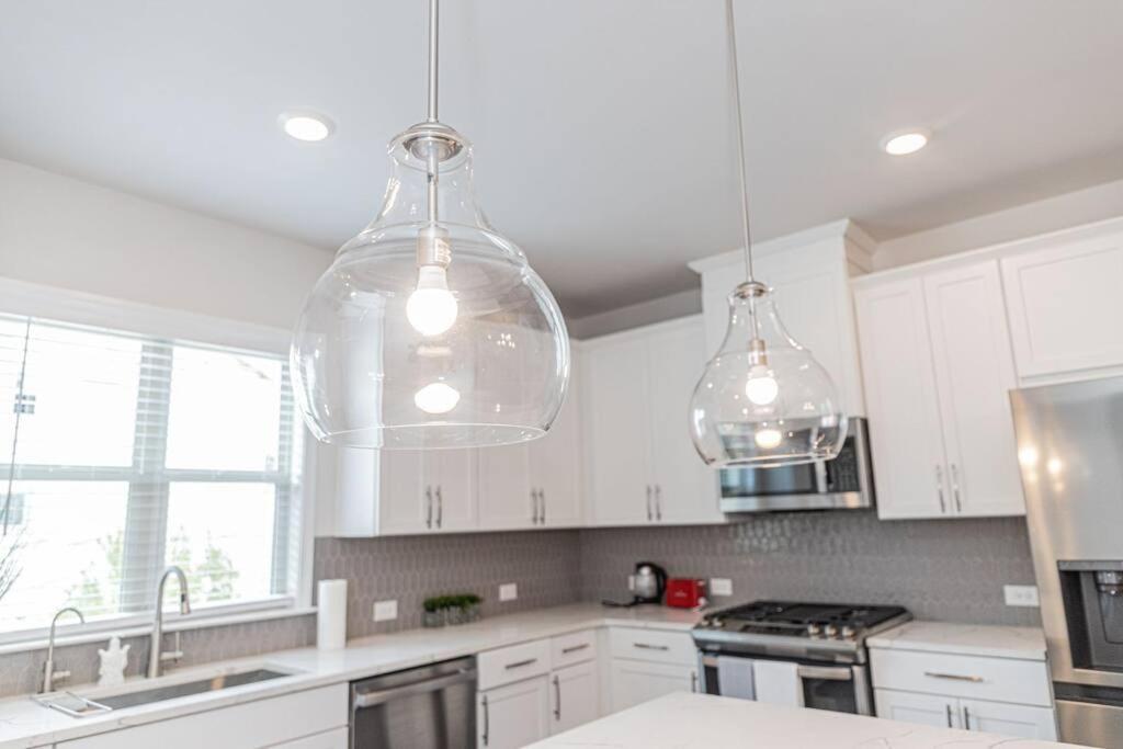 New Spacious 3 Bedroom Suite Garage Parking Free Wi-Fi Office Space And Patio View Duluth Exteriör bild