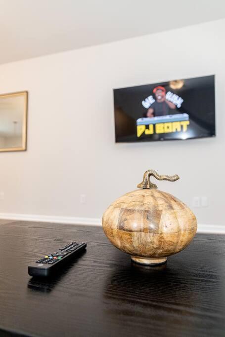 New Spacious 3 Bedroom Suite Garage Parking Free Wi-Fi Office Space And Patio View Duluth Exteriör bild